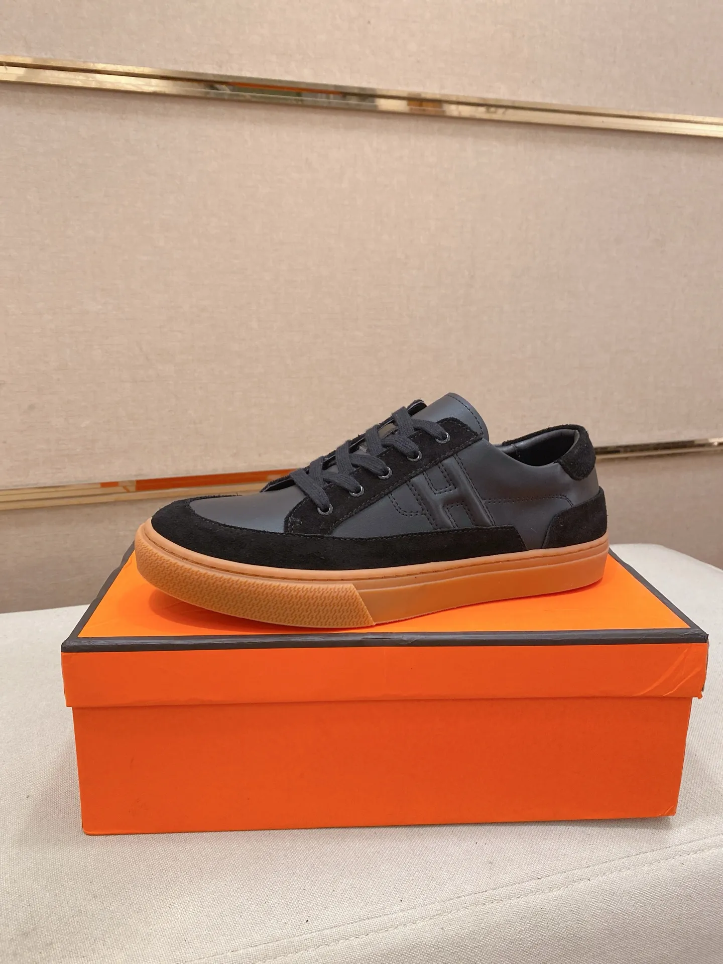 Men's clothing and shoes💰: 400💰Couple model💏"HERMES"【Classic original single version】Hermès; top 🔝purchasing agent🔍🔍latest 🇺🇸 counter sale simultaneously, original version imported from Italy ▲▲ox Leather ▲▲Exquisite workmanship (Italian 🇮🇹Imported water-dyed 🐂cowhide lining) sole: Original sole provided by the original factory, ⚠️exclusive double-layer activity·TPR·rubber·combined molded outsole; Male and female code numbers: 36-44 (can be customized to 45/46, non-refundable)